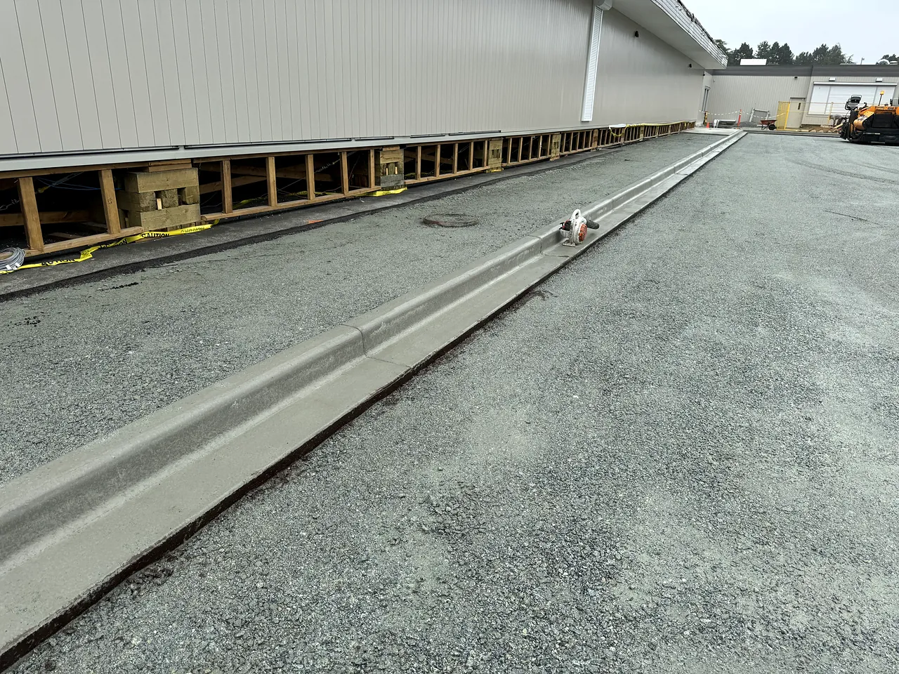 New concrete curb along the modular building
