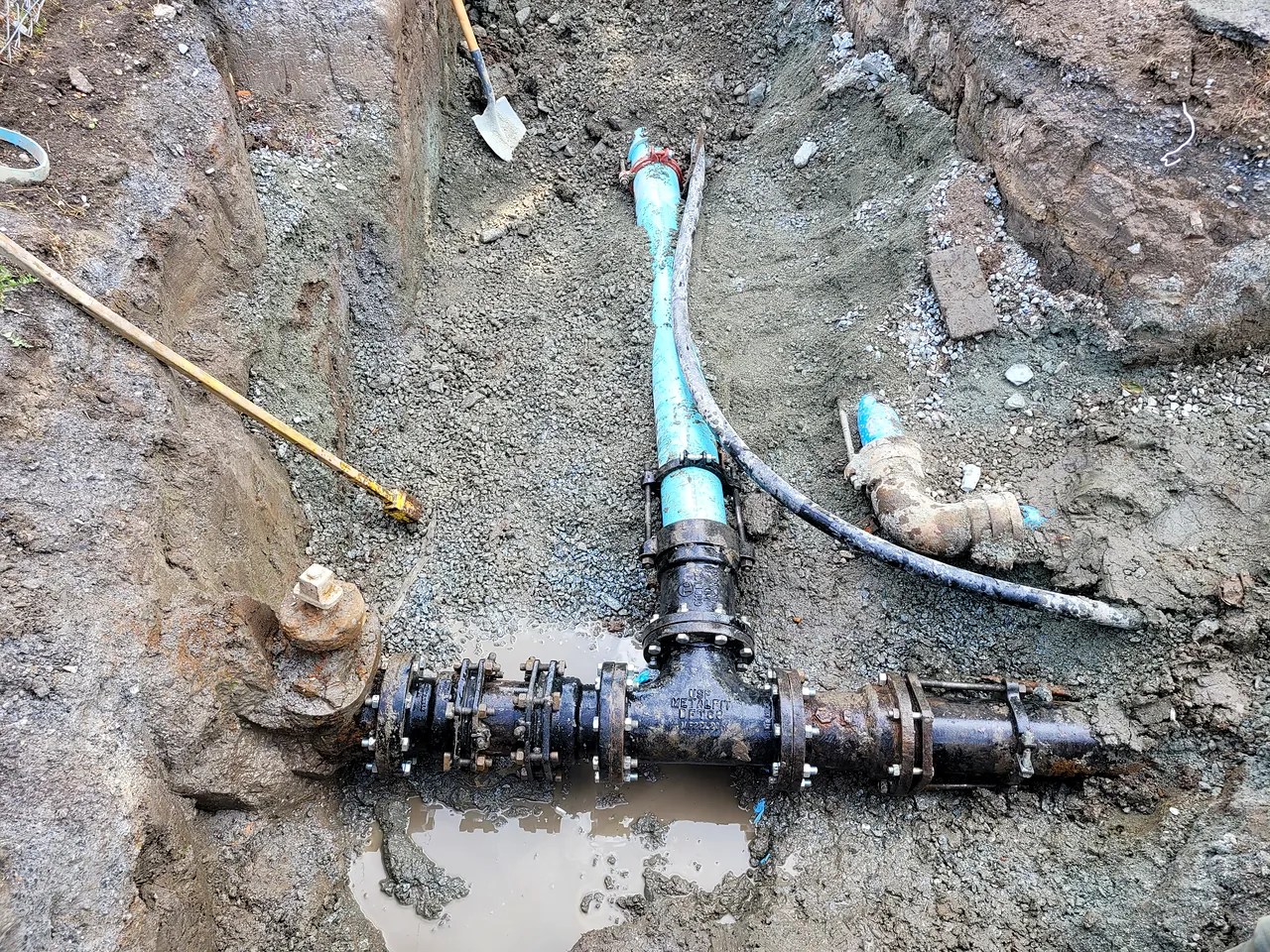 Ductile iron tee and valve tie-in on the water service at McKinney Elementary