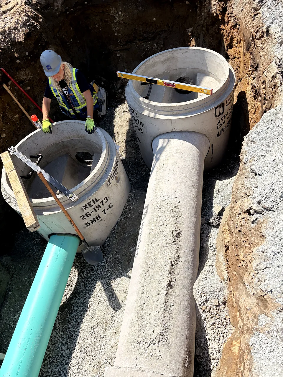 NSC job site: Setting a manhole · UEL